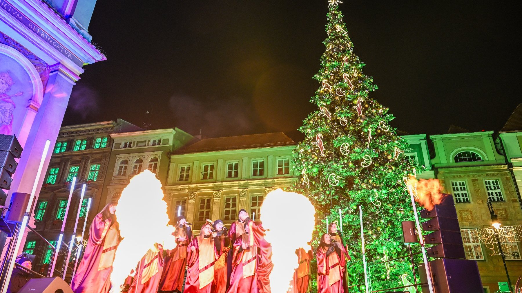 Relacja z załączenia miejskich iluminacji świątecznych na Starym Rynku.
