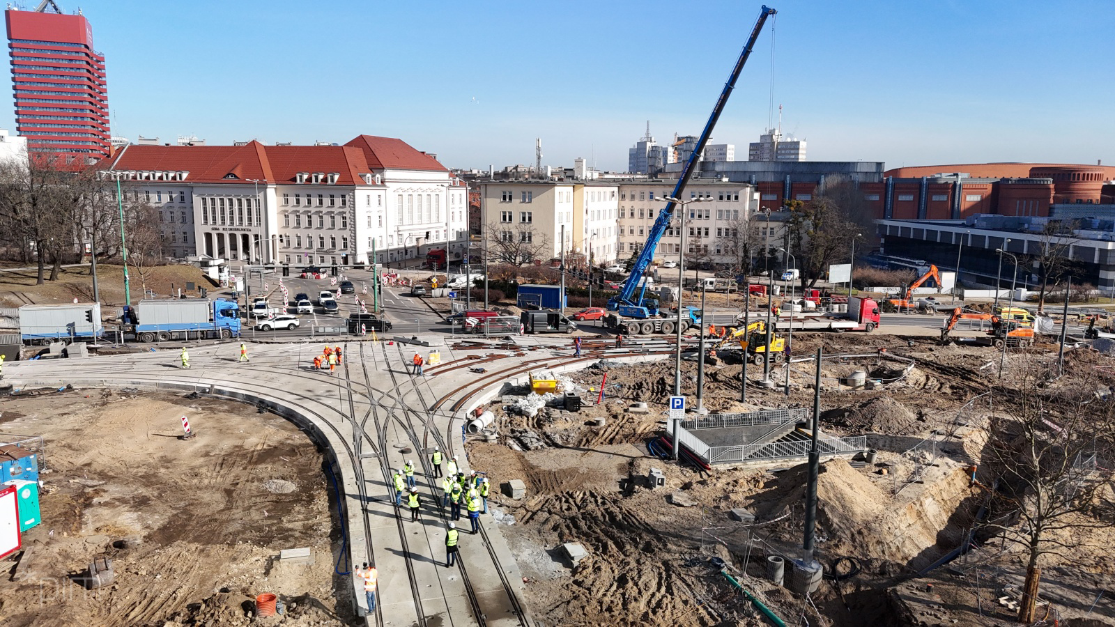 Widok na remontowane torowisko w rejonie skrzyżowania ulic Wierzbięcice i Królowej Jadwigi.