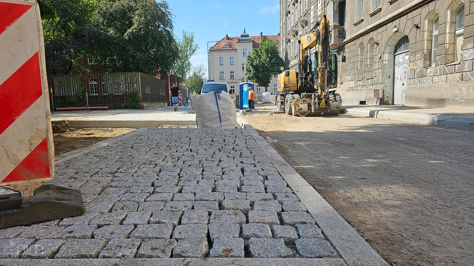 Relacja z prac drogowych na jeżyckiej ulicy Wawrzyniaka.